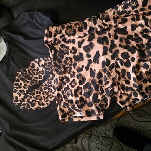 SHEIN Black and Leopard Print Short Sleeve Tee
